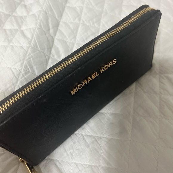 Michael Kors Leather Zipper Wallet - Picture 3 of 6